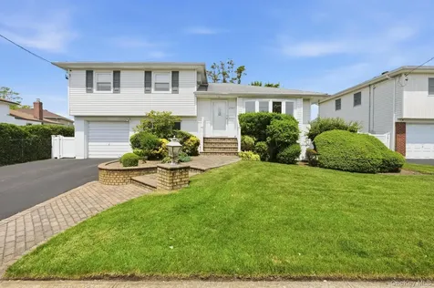 2367 Aron Drive E Seaford NY 11783