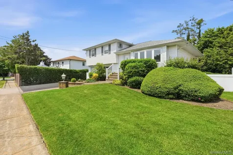 2367 Aron Drive E Seaford NY 11783