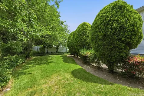 2367 Aron Drive E Seaford NY 11783