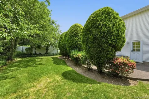 2367 Aron Drive E Seaford NY 11783