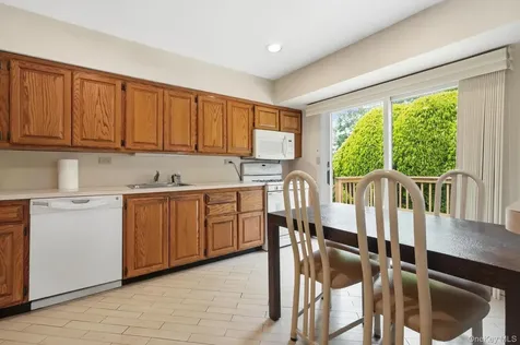 2367 Aron Drive E Seaford NY 11783