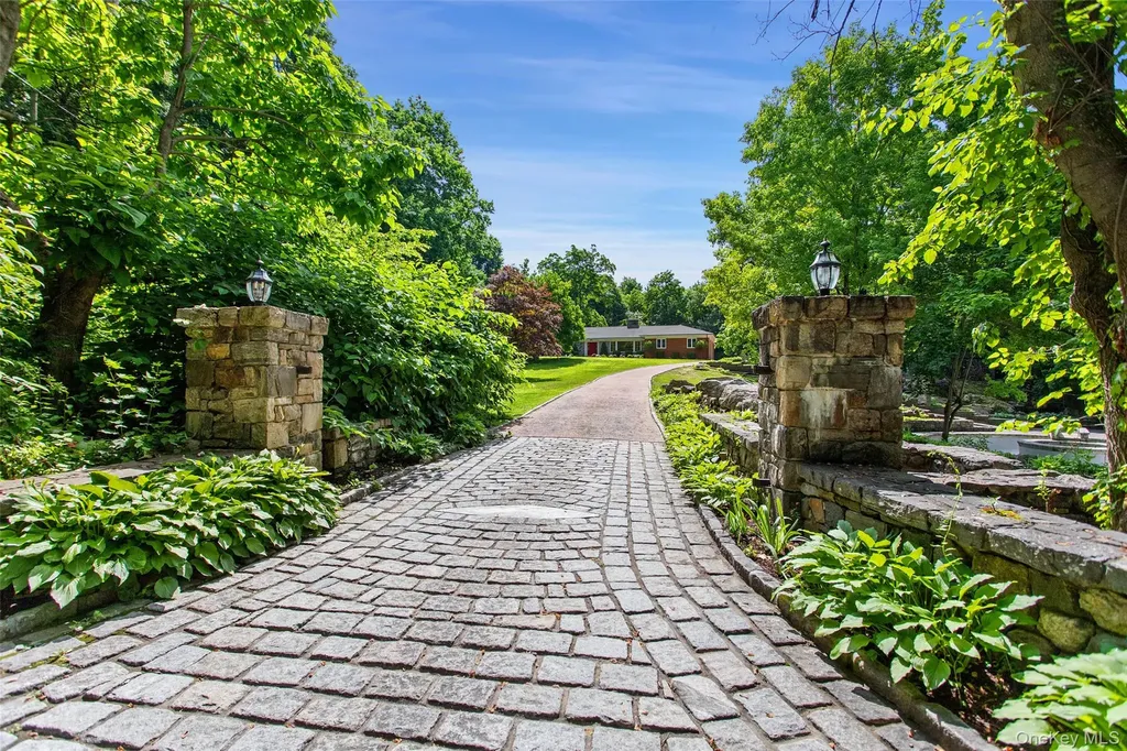 736 Croton Lake Road Bedford Corners NY 10549