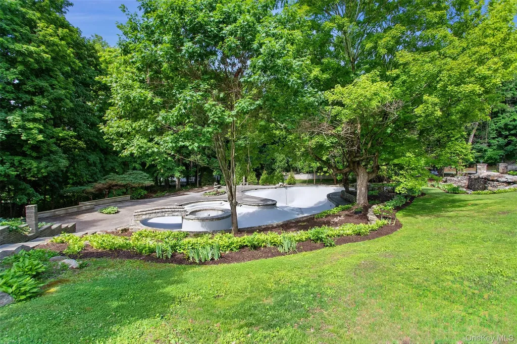 736 Croton Lake Road Bedford Corners NY 10549