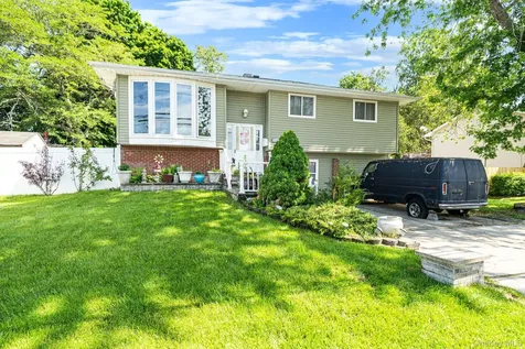 23 Ehler Street Brentwood NY 11717