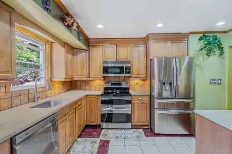 23 Ehler Street Brentwood NY 11717