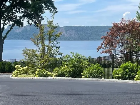 39 N Riverside Avenue Croton-on-hudson NY 10520