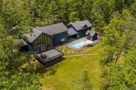 56 Lauren Court Woodstock NY 12401