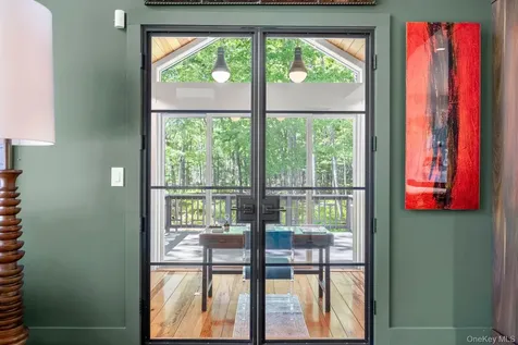 56 Lauren Court Woodstock NY 12401