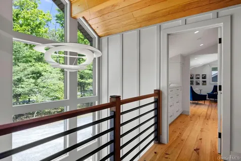 56 Lauren Court Woodstock NY 12401