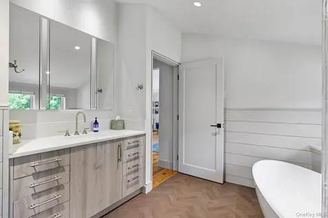 56 Lauren Court Woodstock NY 12401