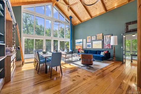 56 Lauren Court Woodstock NY 12401