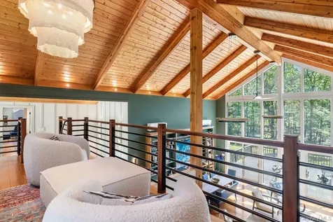 56 Lauren Court Woodstock NY 12401