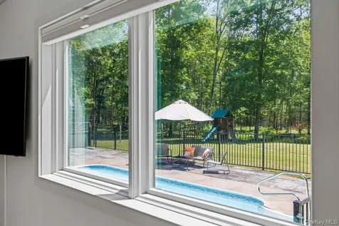 56 Lauren Court Woodstock NY 12401