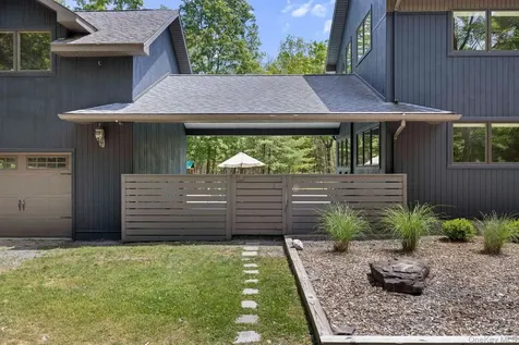 56 Lauren Court Woodstock NY 12401