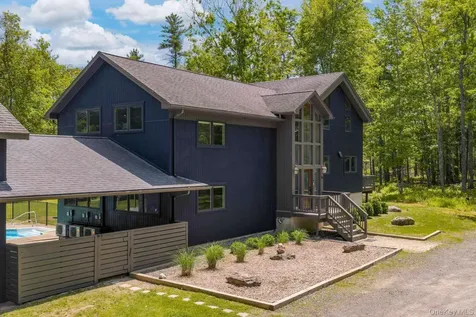 56 Lauren Court Woodstock NY 12401