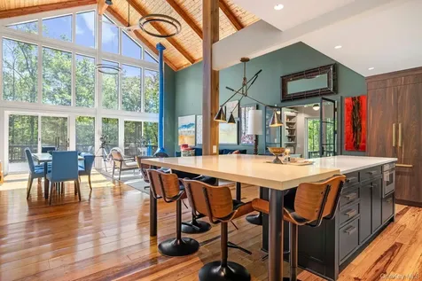56 Lauren Court Woodstock NY 12401