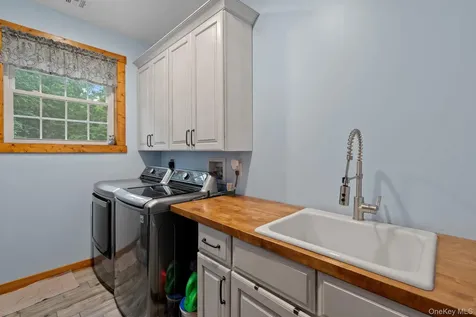 83 Cotter Road Highland NY 12528