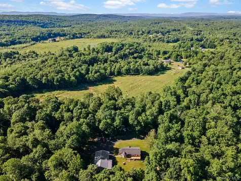 83 Cotter Road Highland NY 12528