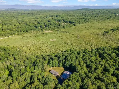 83 Cotter Road Highland NY 12528