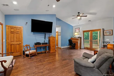 83 Cotter Road Highland NY 12528