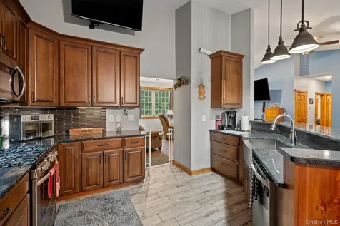 83 Cotter Road Highland NY 12528