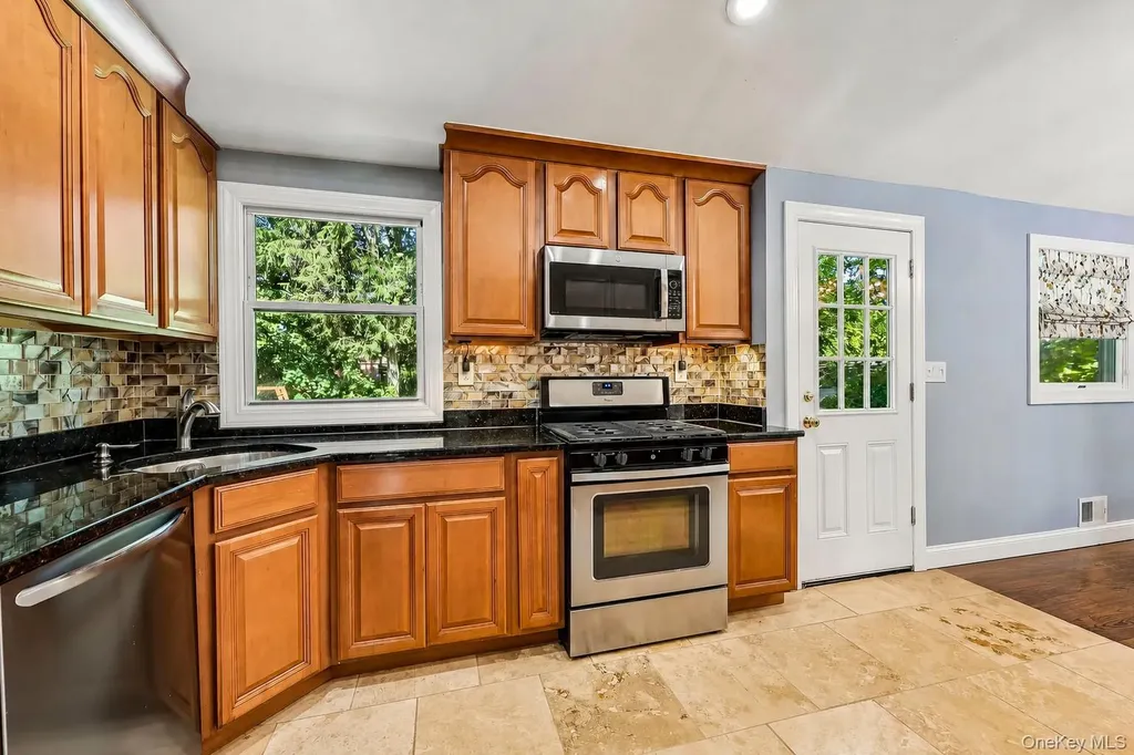 13 Beech Street Nanuet NY 10954