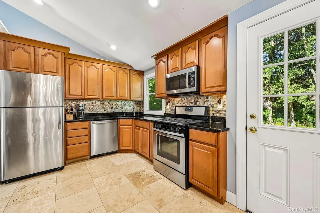 13 Beech Street Nanuet NY 10954