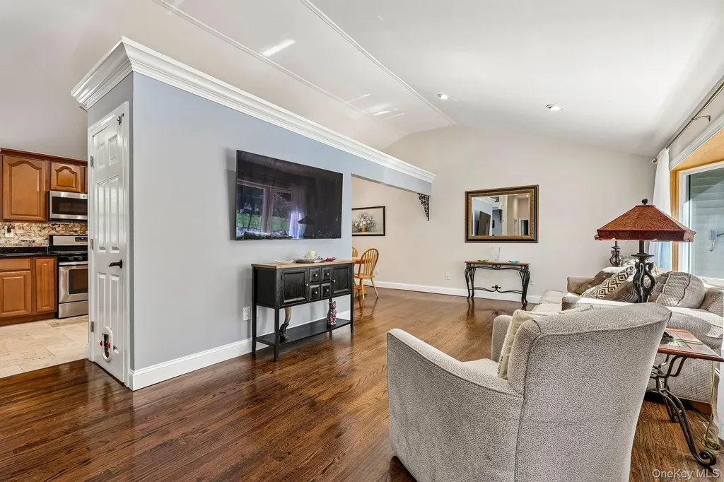 13 Beech Street Nanuet NY 10954