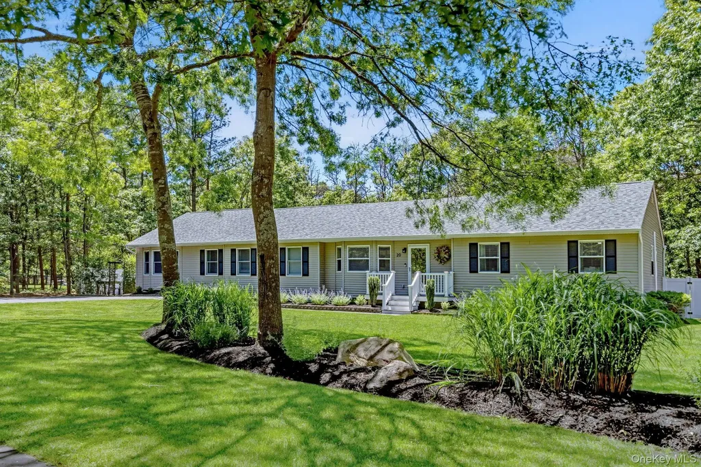 20 Charter Court Manorville NY 11949