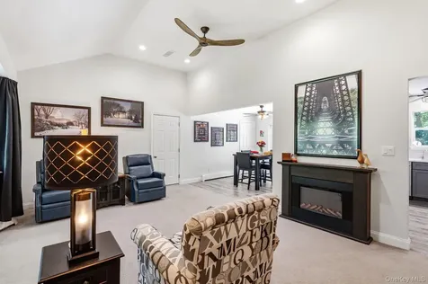 20 Charter Court Manorville NY 11949