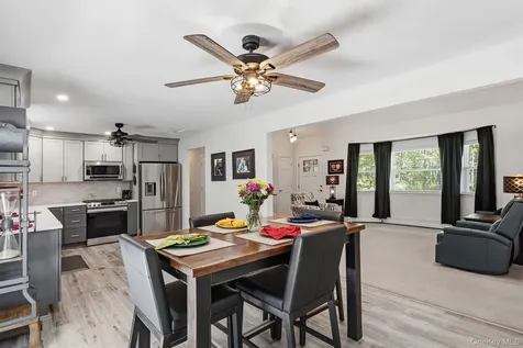 20 Charter Court Manorville NY 11949
