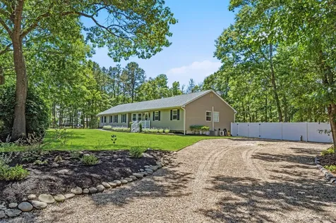 20 Charter Court Manorville NY 11949