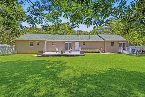 20 Charter Court Manorville NY 11949