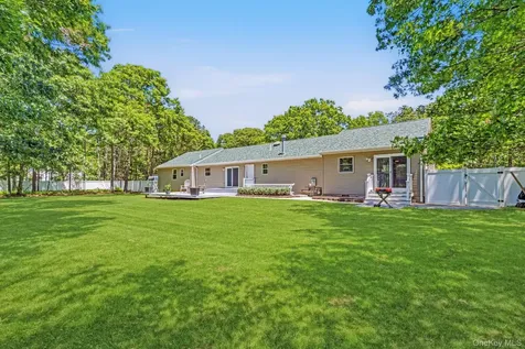 20 Charter Court Manorville NY 11949