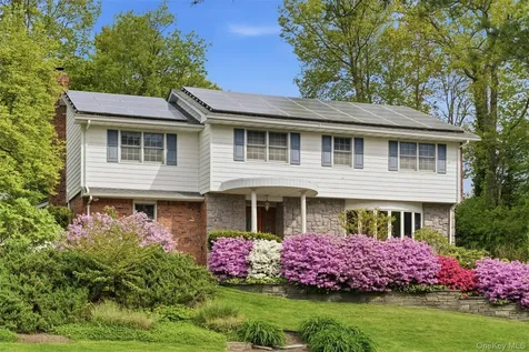 17 Holden Lane Bayville NY 11709