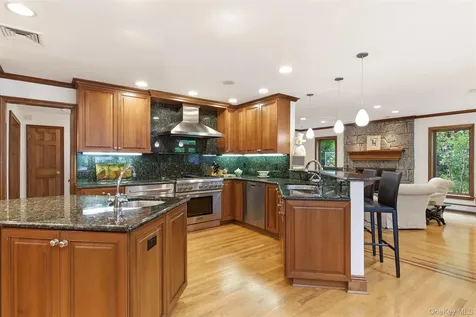 17 Holden Lane Bayville NY 11709