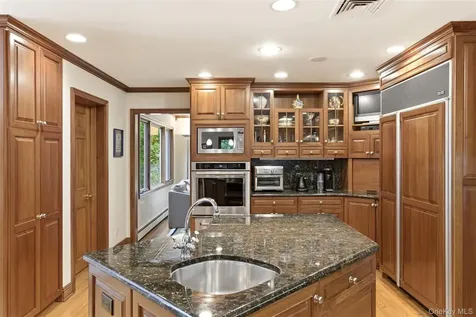 17 Holden Lane Bayville NY 11709