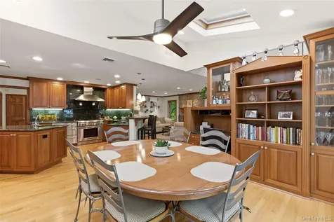 17 Holden Lane Bayville NY 11709