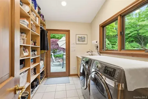 17 Holden Lane Bayville NY 11709