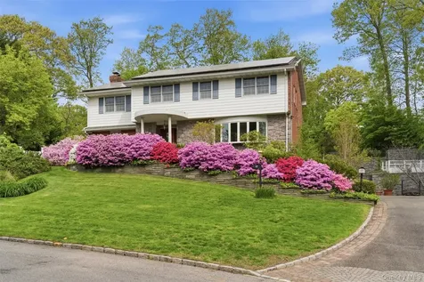 17 Holden Lane Bayville NY 11709