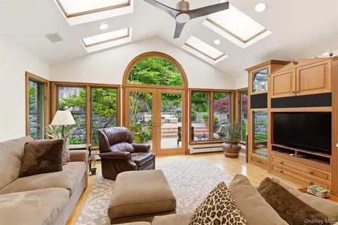 17 Holden Lane Bayville NY 11709