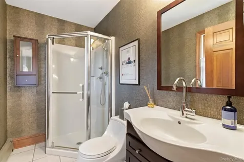 17 Holden Lane Bayville NY 11709