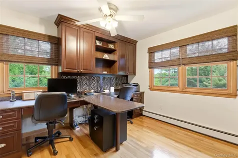 17 Holden Lane Bayville NY 11709