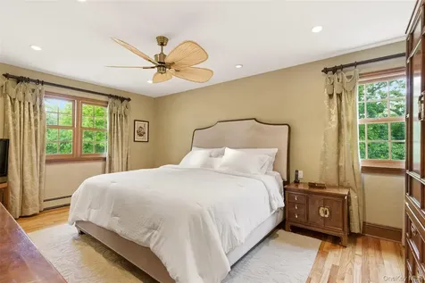 17 Holden Lane Bayville NY 11709