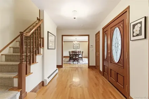 17 Holden Lane Bayville NY 11709