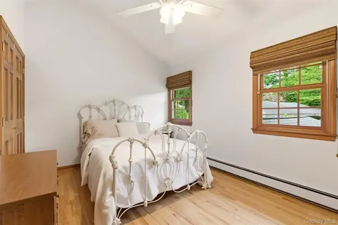 17 Holden Lane Bayville NY 11709