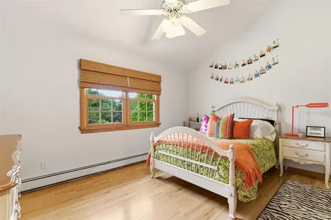 17 Holden Lane Bayville NY 11709