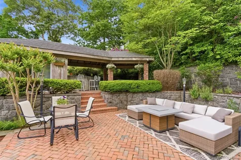 17 Holden Lane Bayville NY 11709