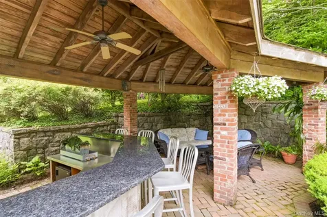 17 Holden Lane Bayville NY 11709