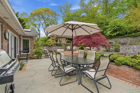 17 Holden Lane Bayville NY 11709